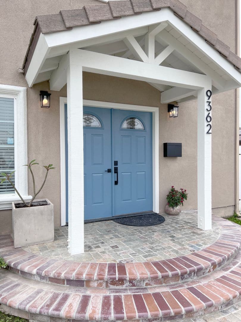 Huntington Beach House: 9362 Leilani Dr.