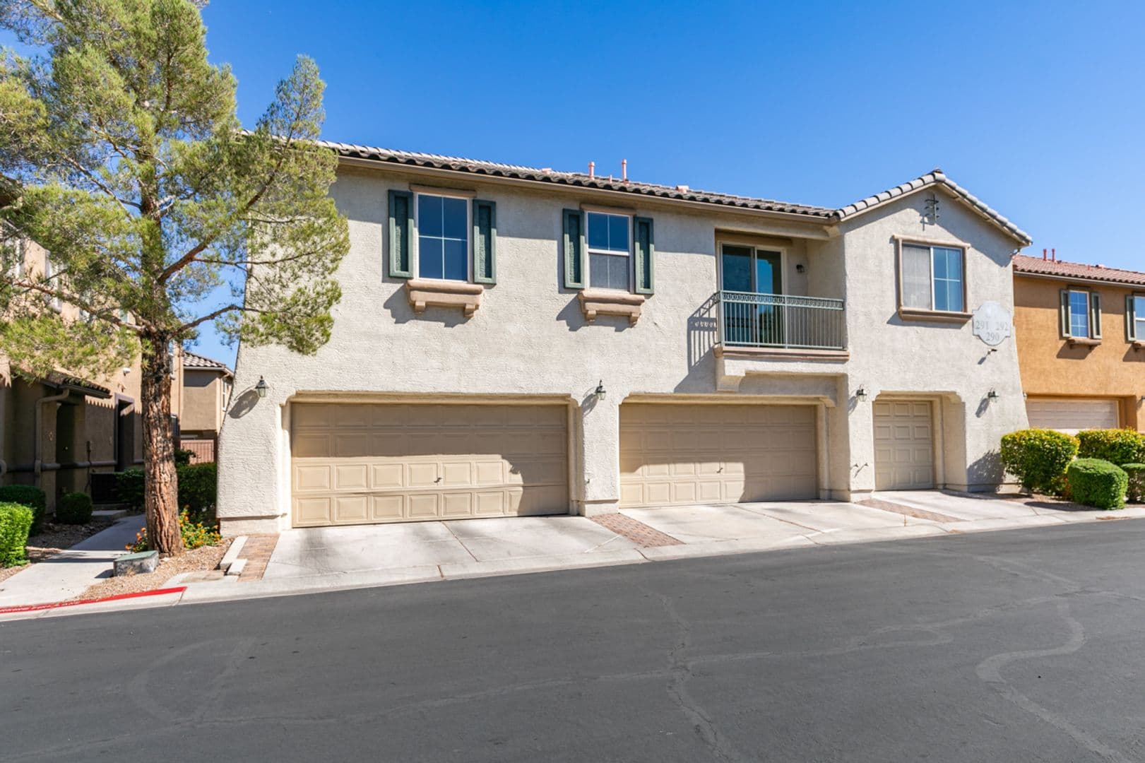 Las Vegas Townhome: 6255 W Arby