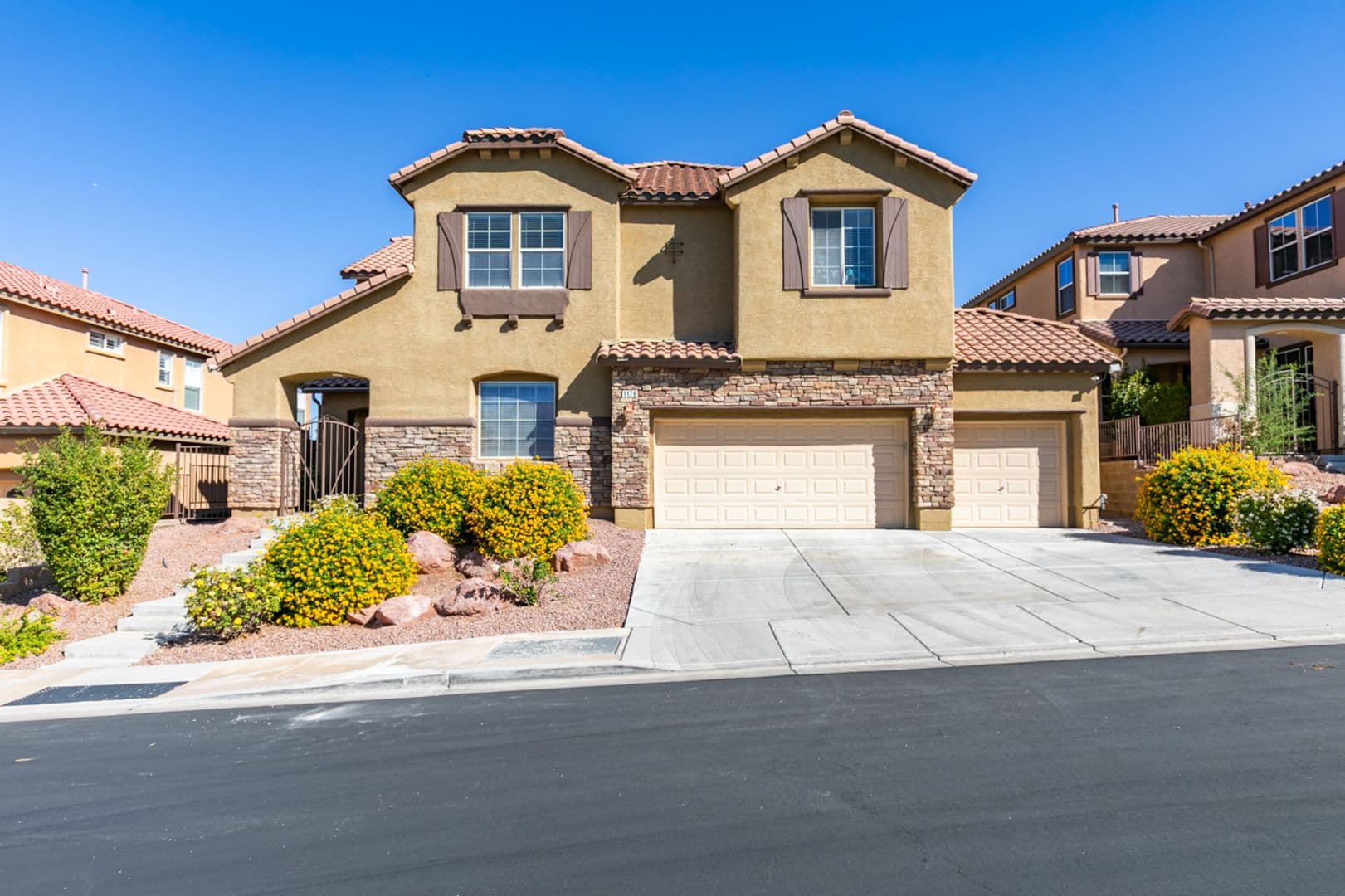 Henderson House: 1178 Yellow Orchid St