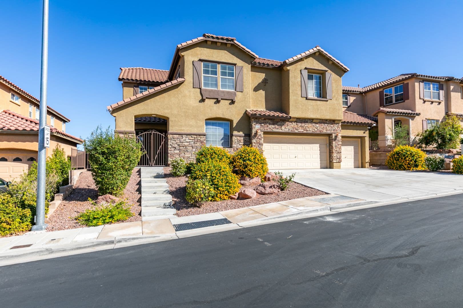 Henderson House: 1178 Yellow Orchid St