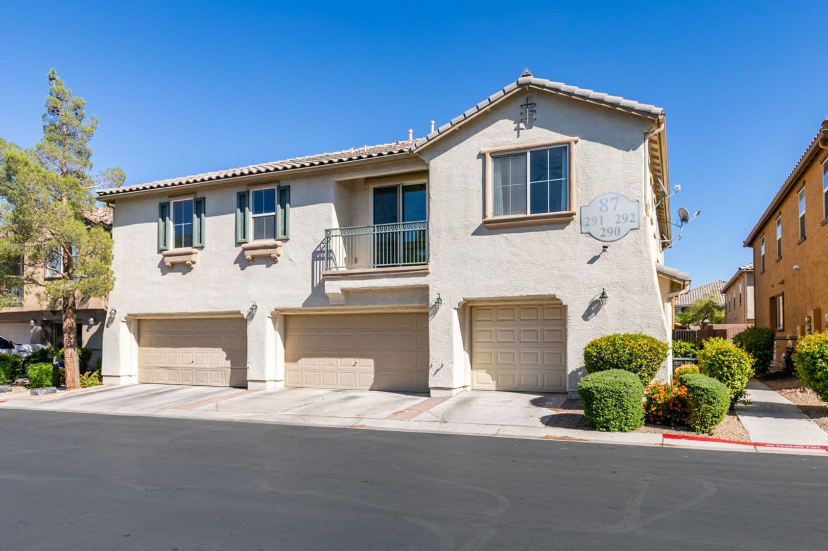 Las Vegas Townhome: 6255 W Arby