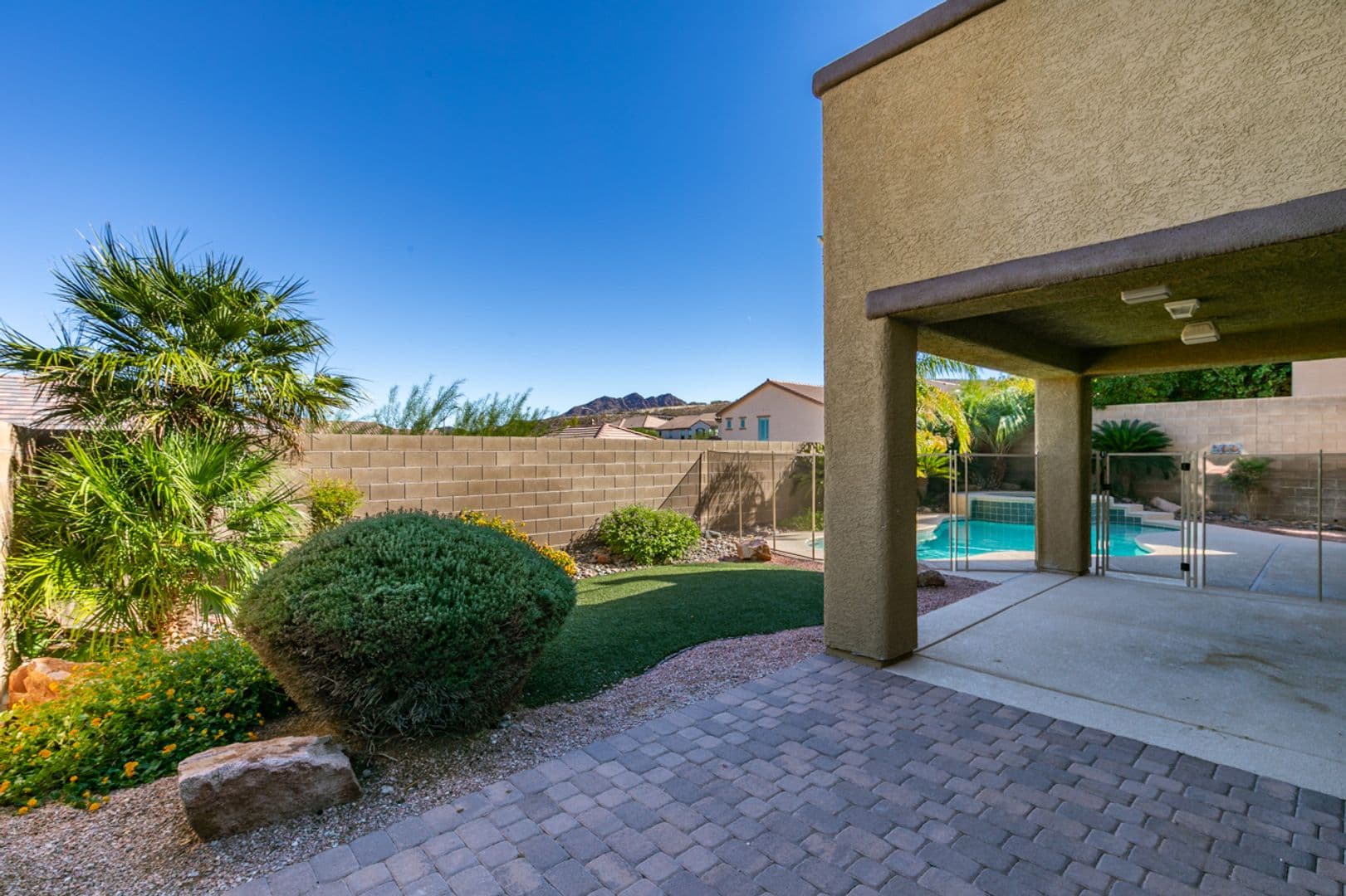 Henderson House: 1178 Yellow Orchid St