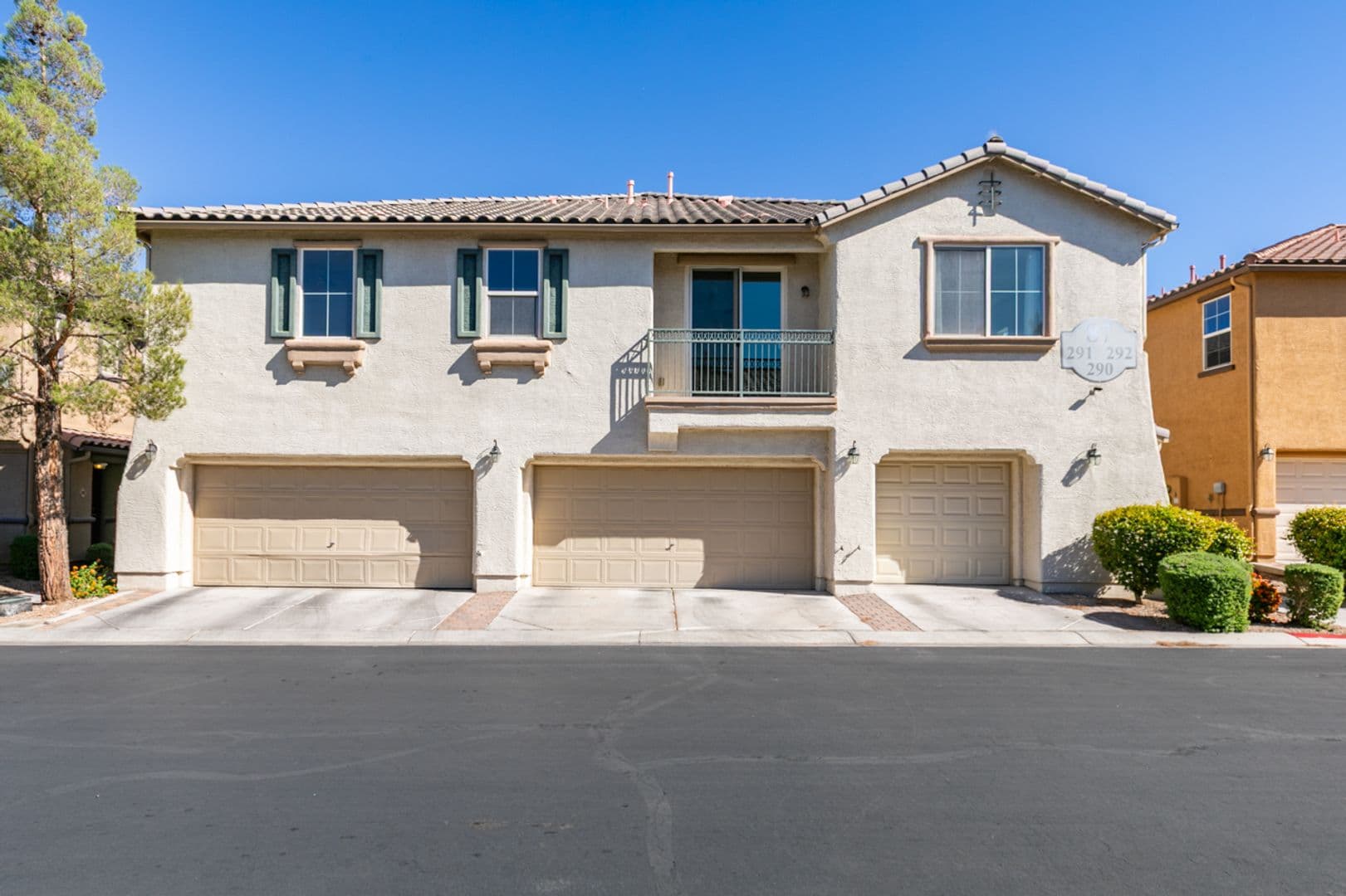 Las Vegas Townhome: 6255 W Arby