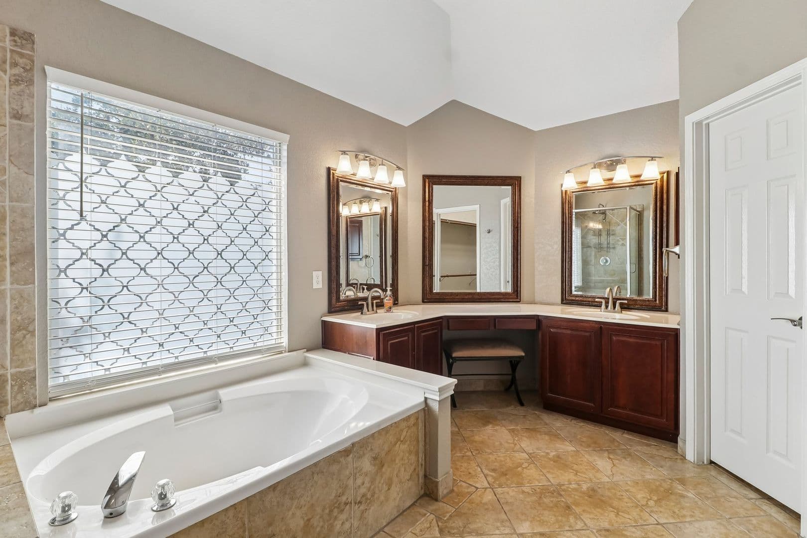 Schertz House: 3904 Arroyo Seco