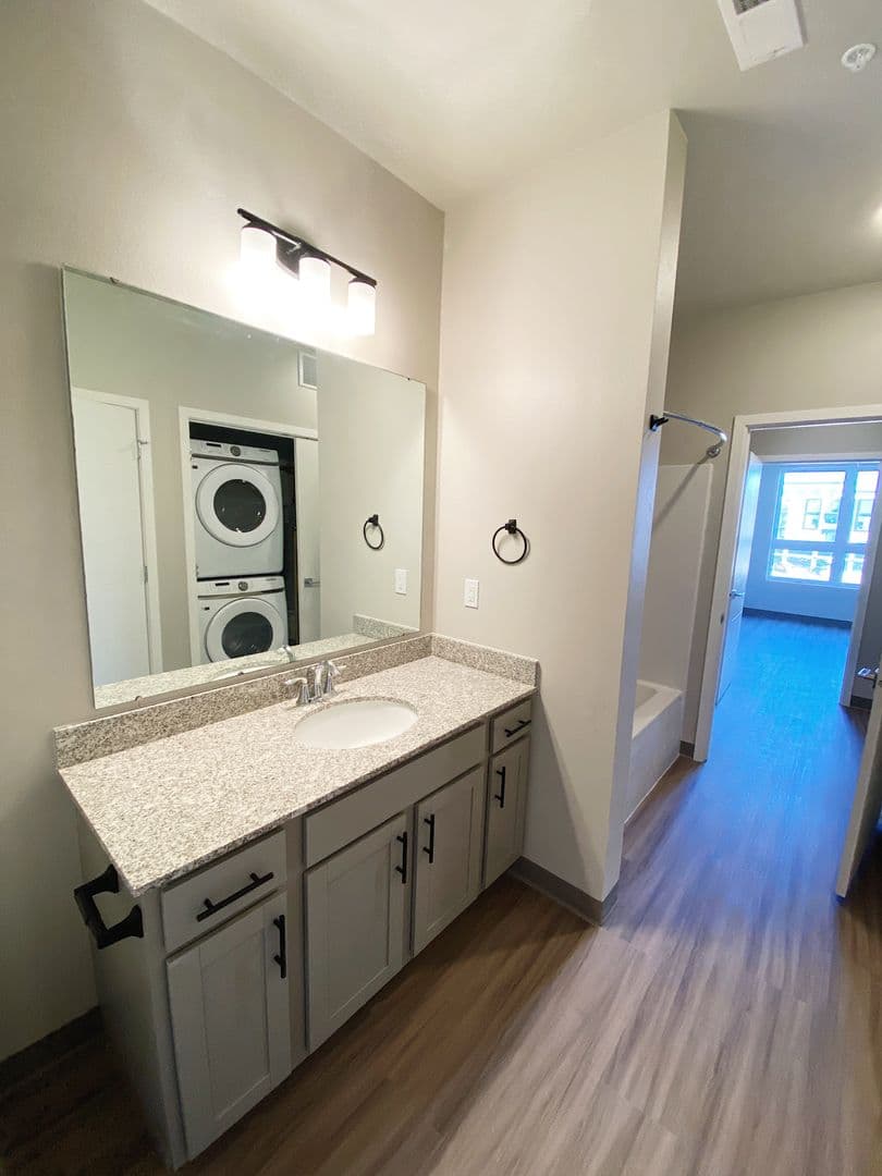 Tiffin Apartment: 1111 Parkside Street