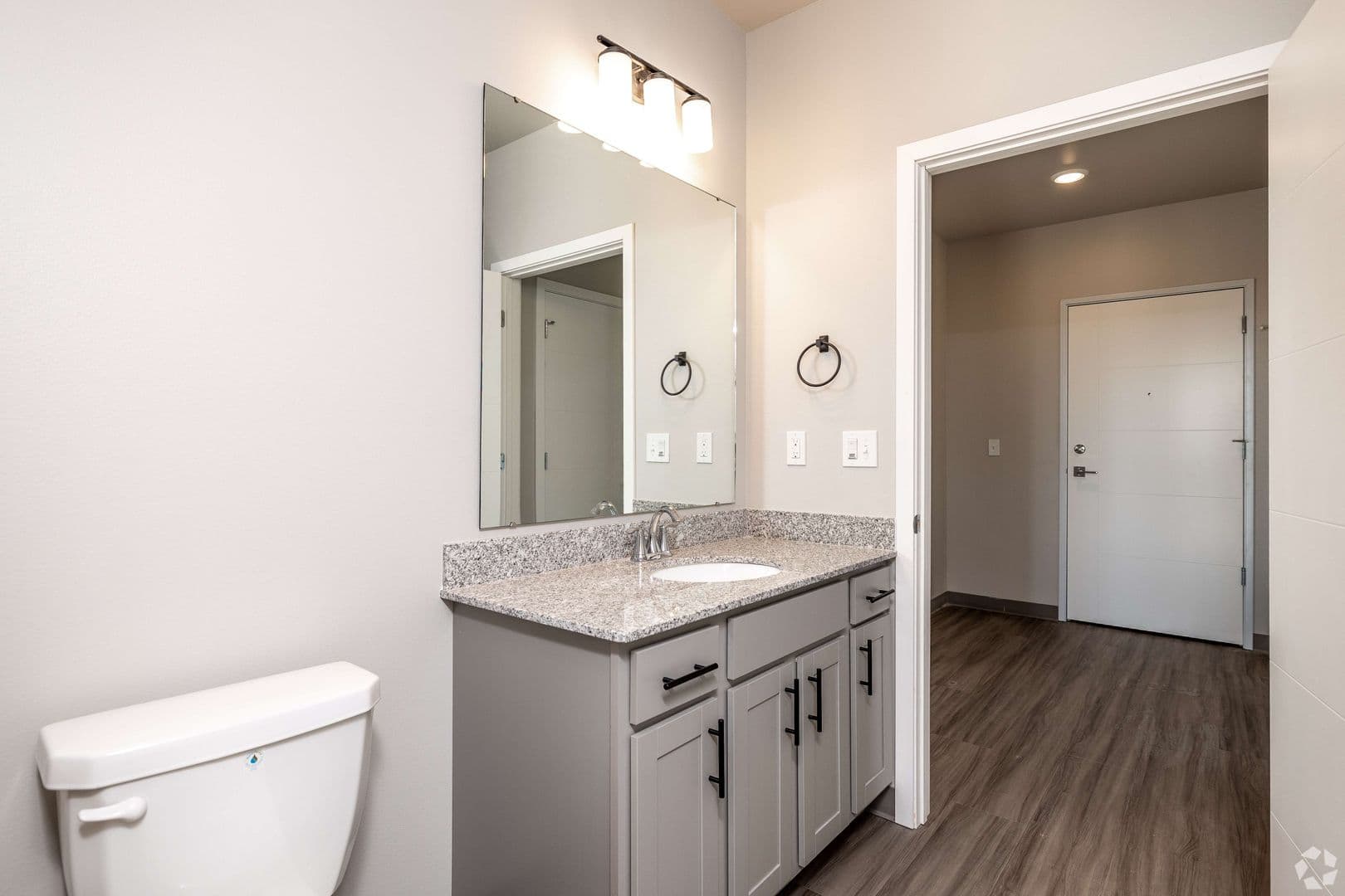 Tiffin Apartment: 1111 Parkside Street