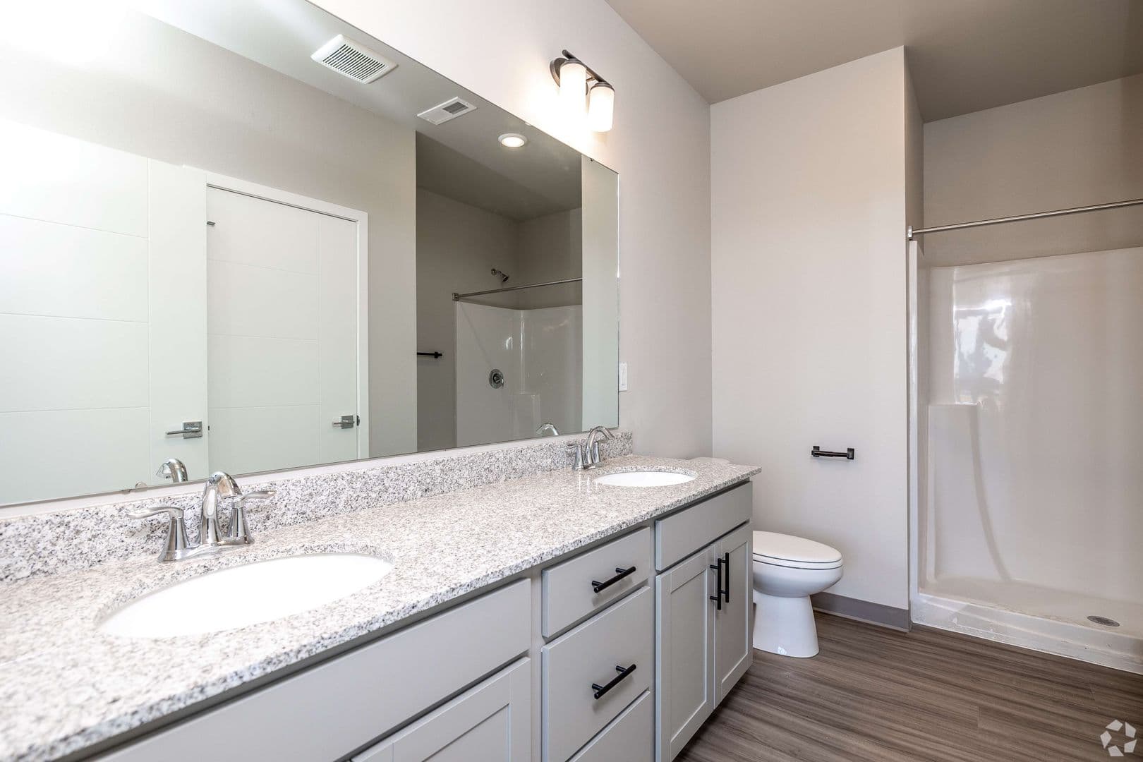 Tiffin Apartment: 1111 Parkside Street