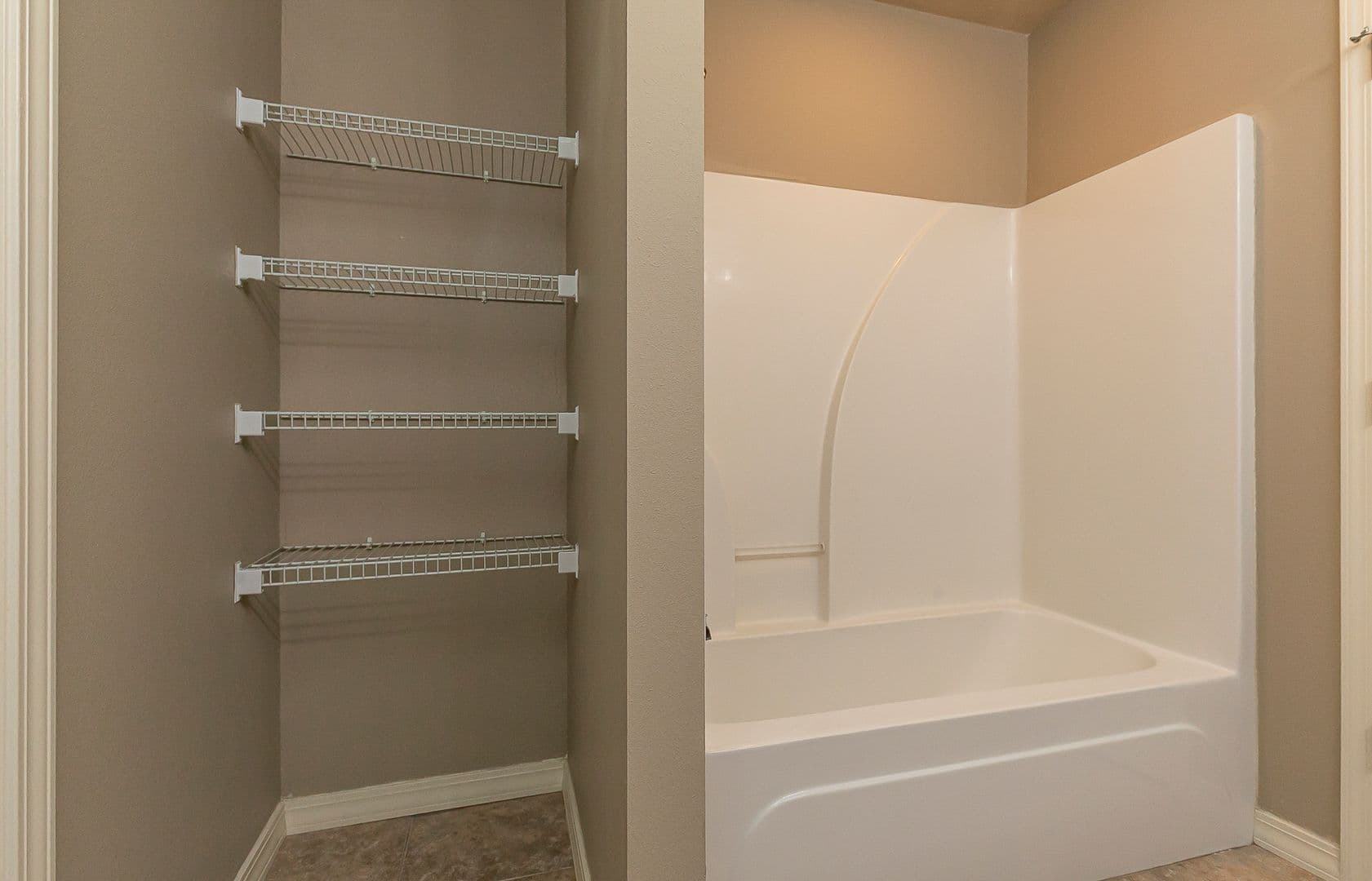 Springfield Apartment: W Sexton