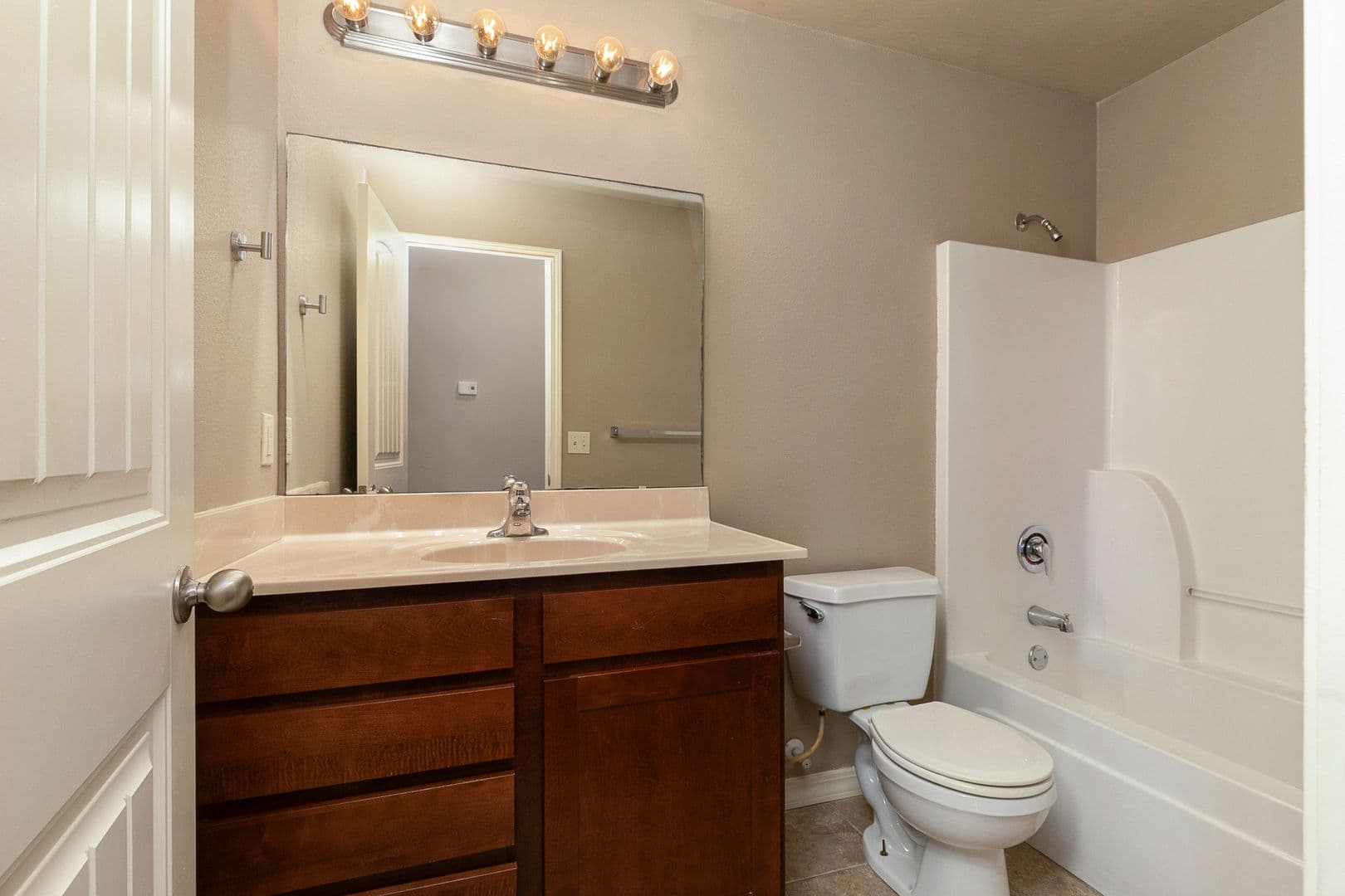 Springfield Apartment: W Sexton