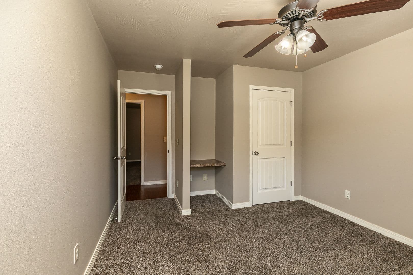 Springfield Apartment: W Sexton