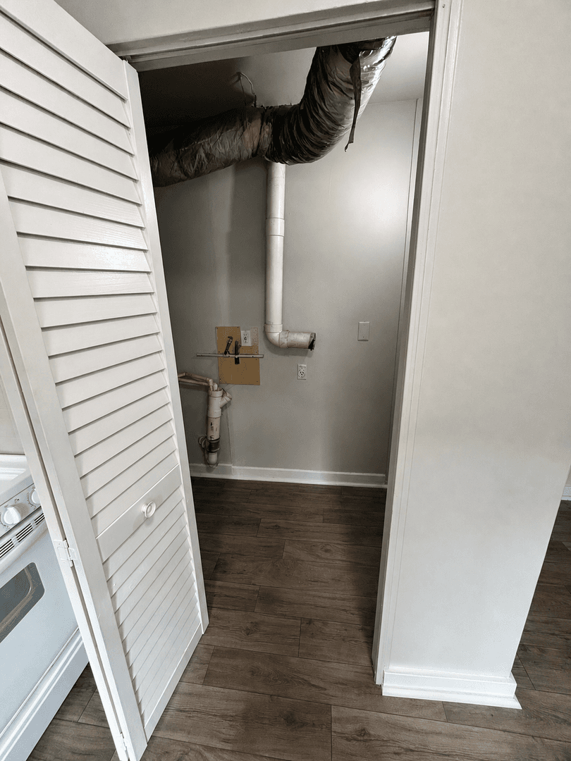 Lousiville Apartment: 3604 Manslick rd