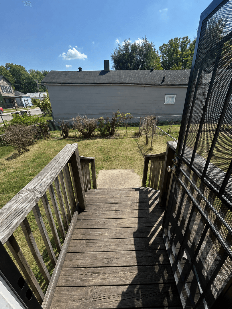 Louisville House: 433 N 25th St