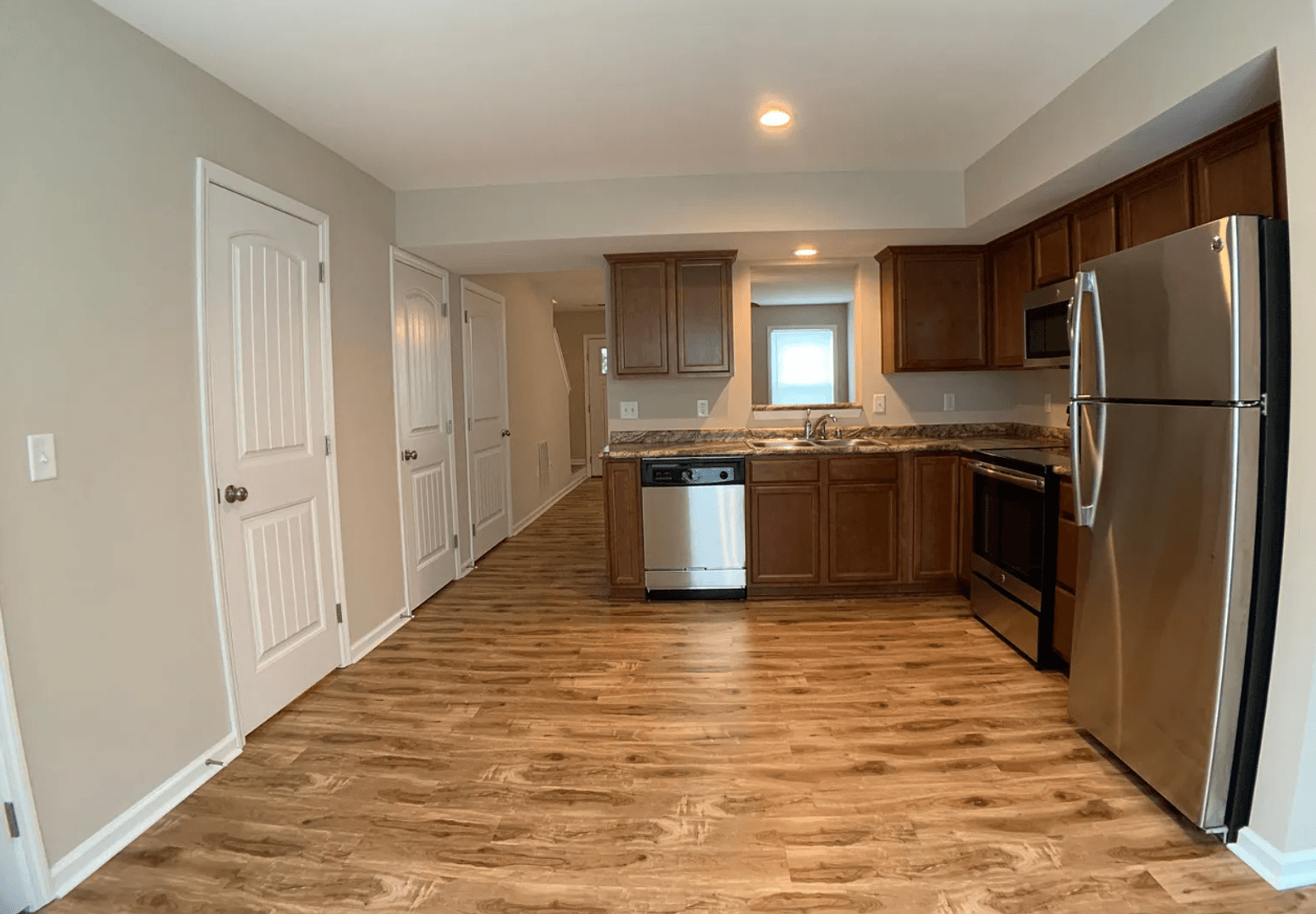 Richmond Apartment: 2004 Willow Dr