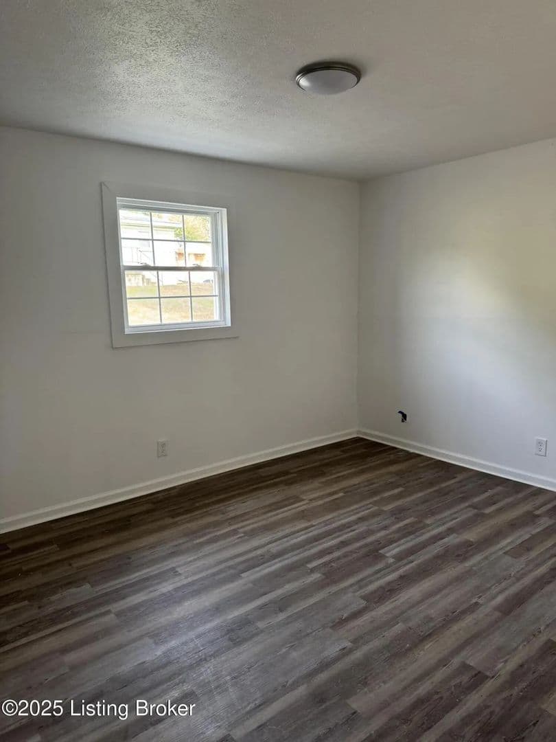 Louisville Apartment: 10318 Greentree ln