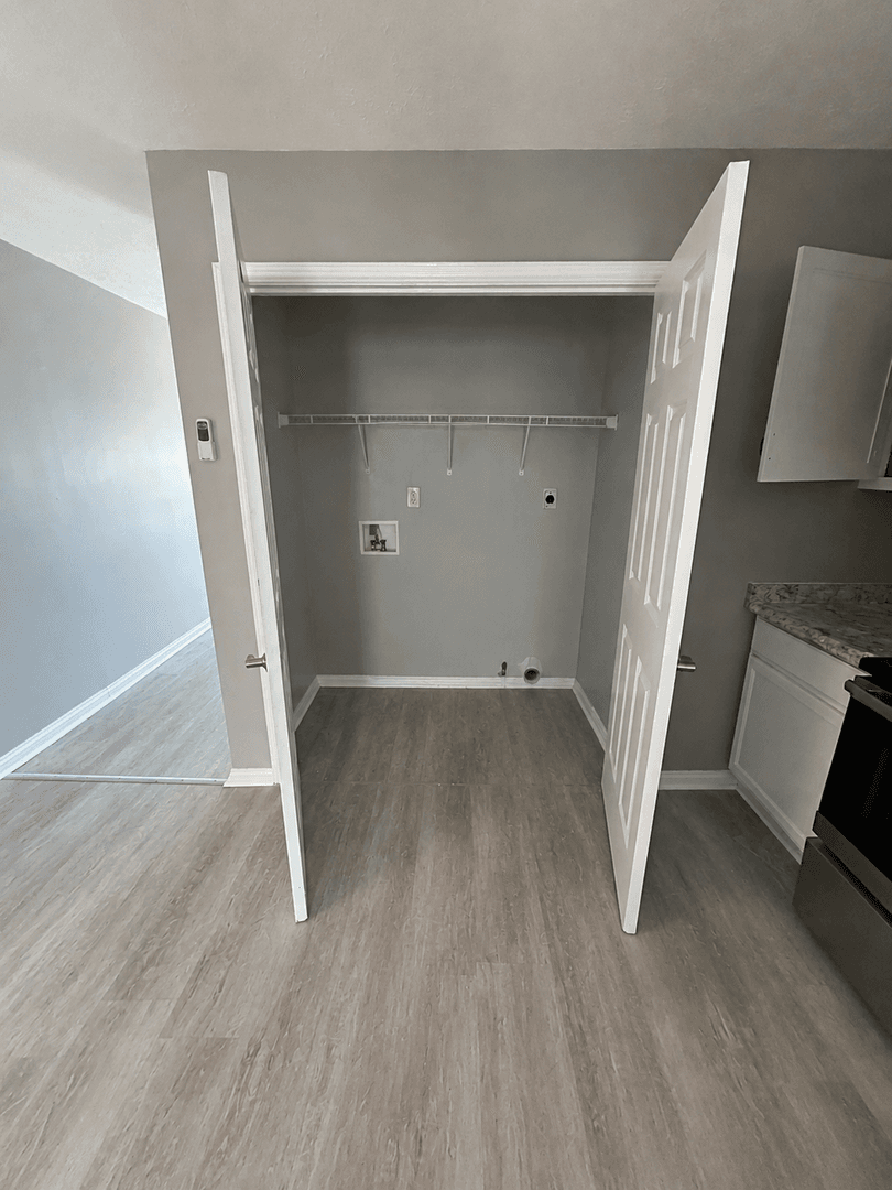 Louisville House: 433 N 25th St