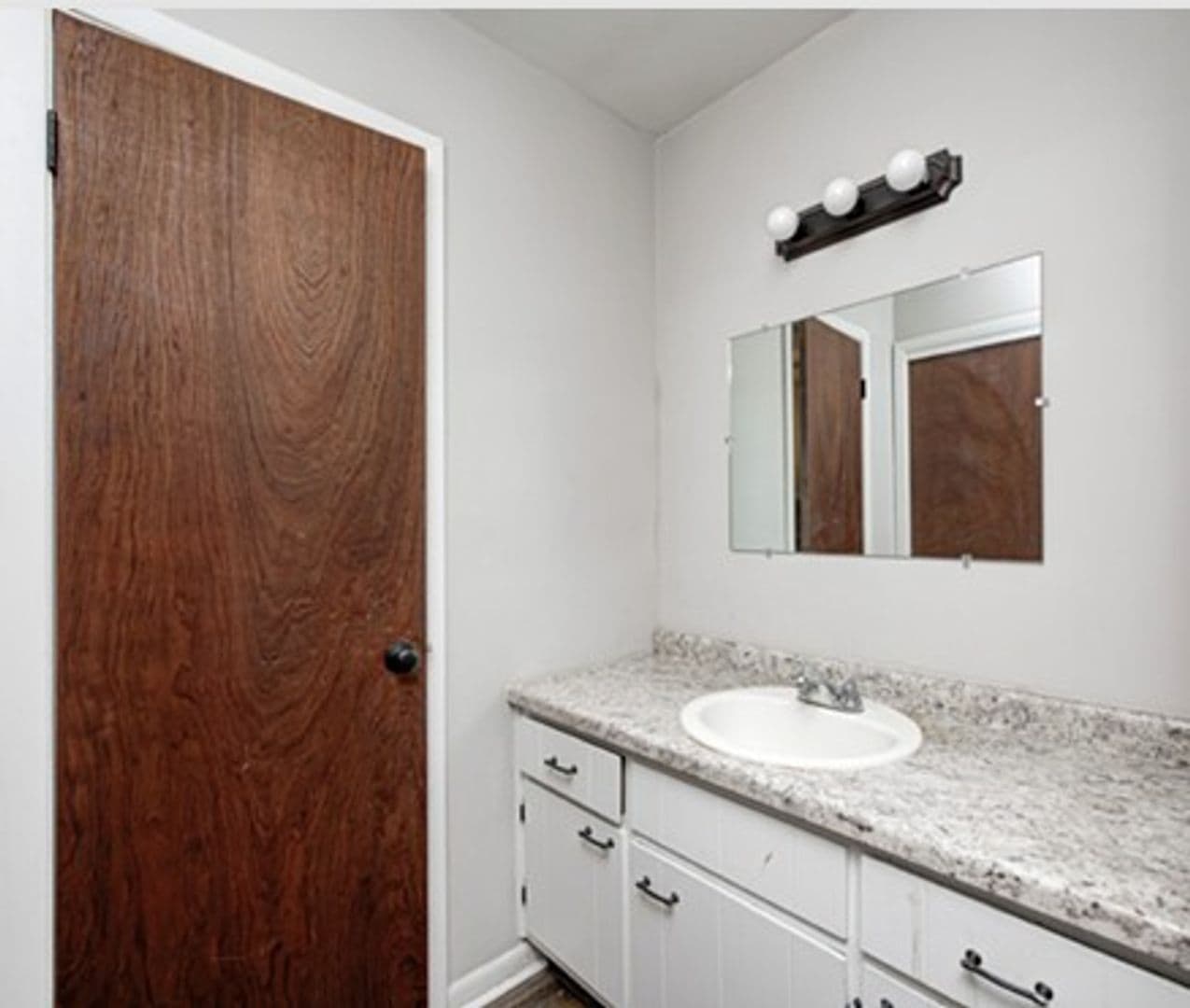 Greenwood Apartment: 622 Wooddale Terrace