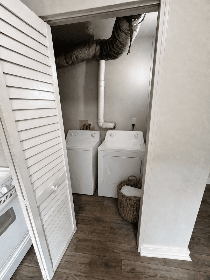 Lousiville Apartment: 3604 Manslick rd