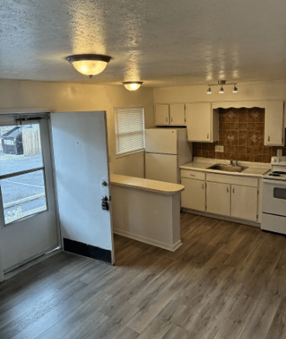 Louisville Apartment: 4115 Pinecroft Drive