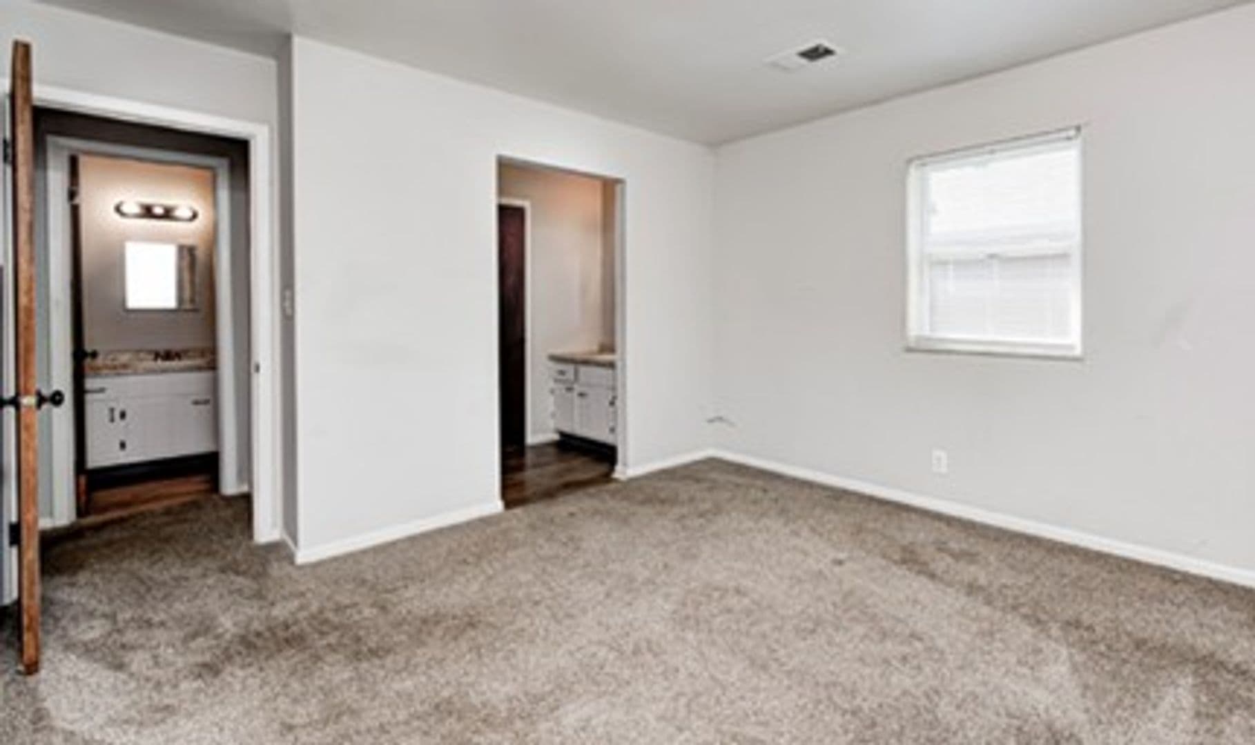 Greenwood Apartment: 622 Wooddale Terrace