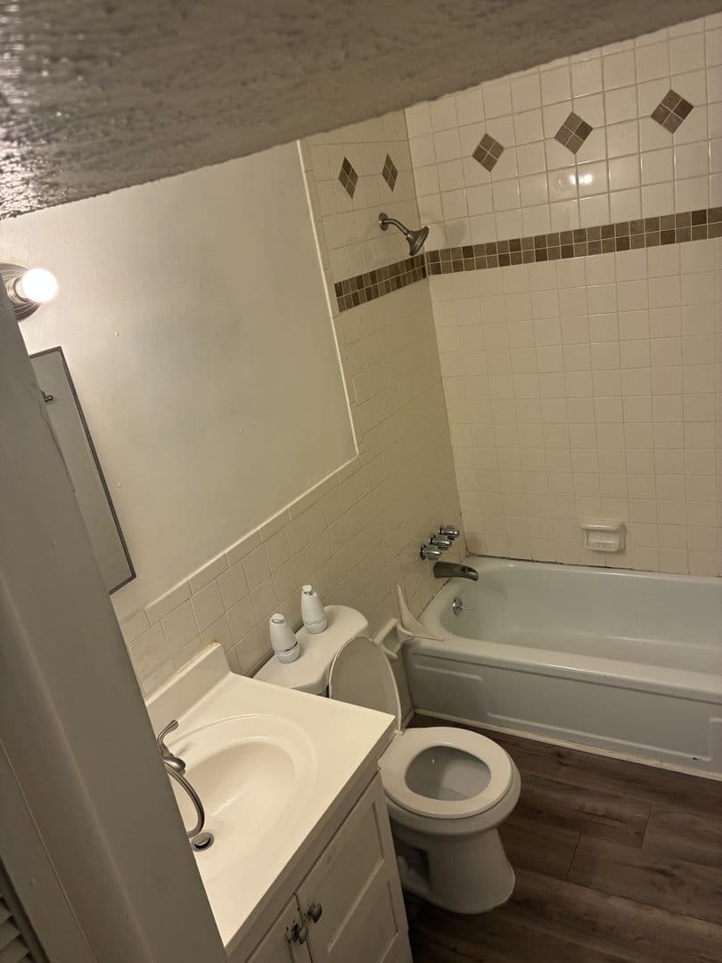 Louisville Apartment: 4115 Pinecroft Drive