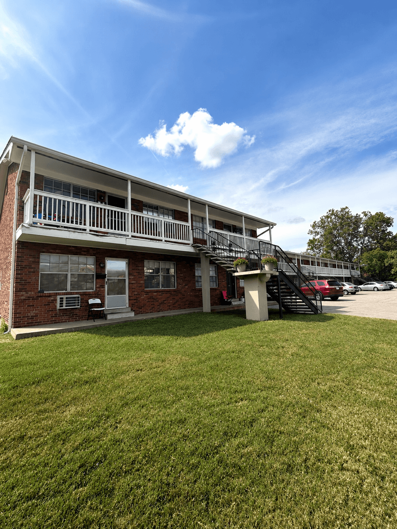 Lousiville Apartment: 3716 Briarbridge lane