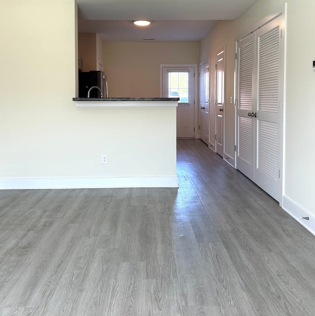 Richmond Apartment: 2005 Willow Dr