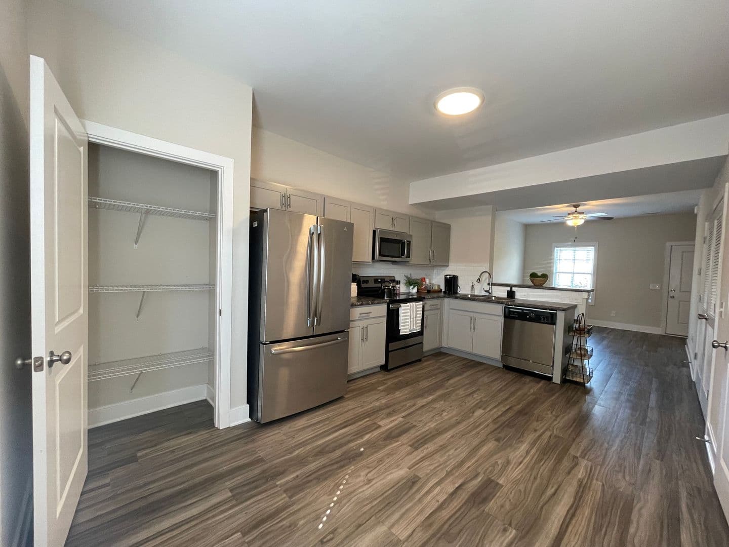Richmond Apartment: 2001 Willow Dr