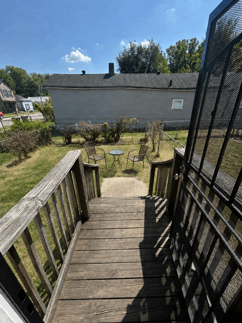 Louisville House: 433 N 25th St