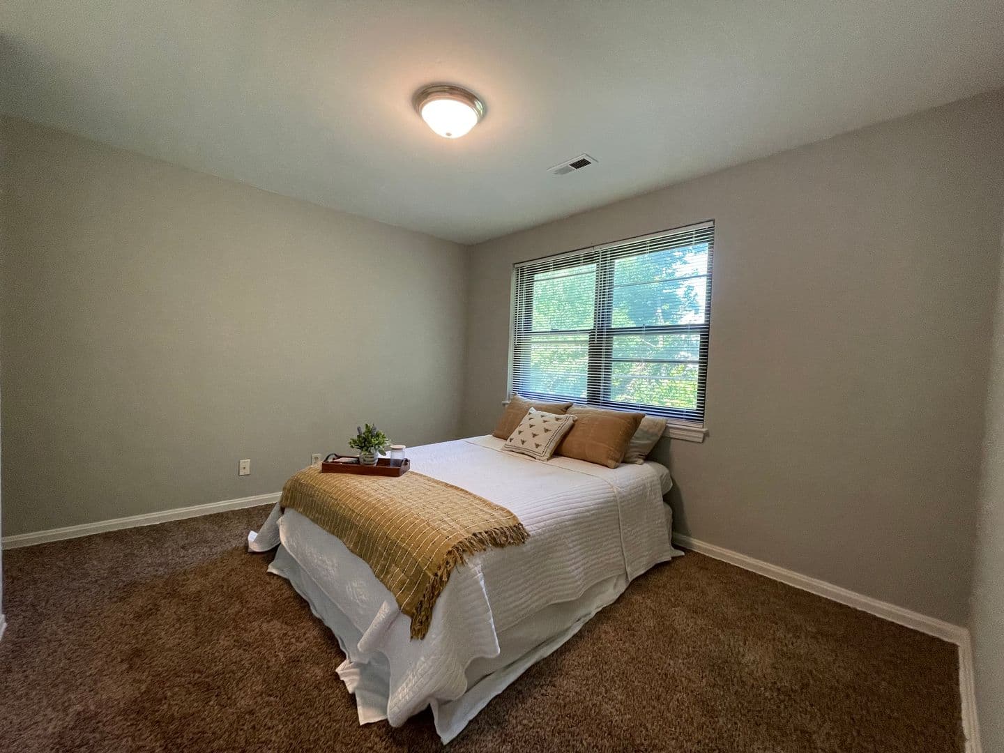 Paris Apartment: Avonlea Park Court