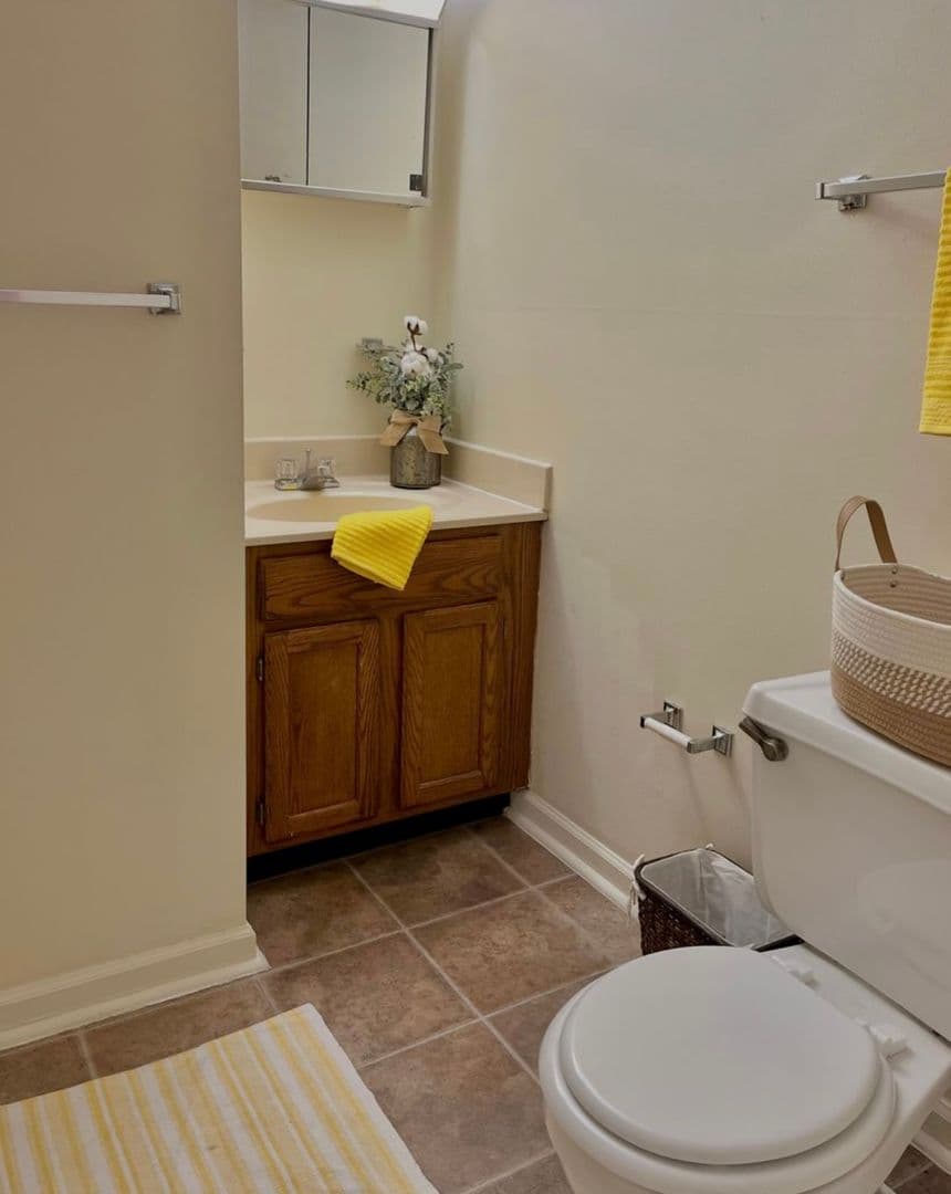 Richmond Apartment: 392 Gibson Lane