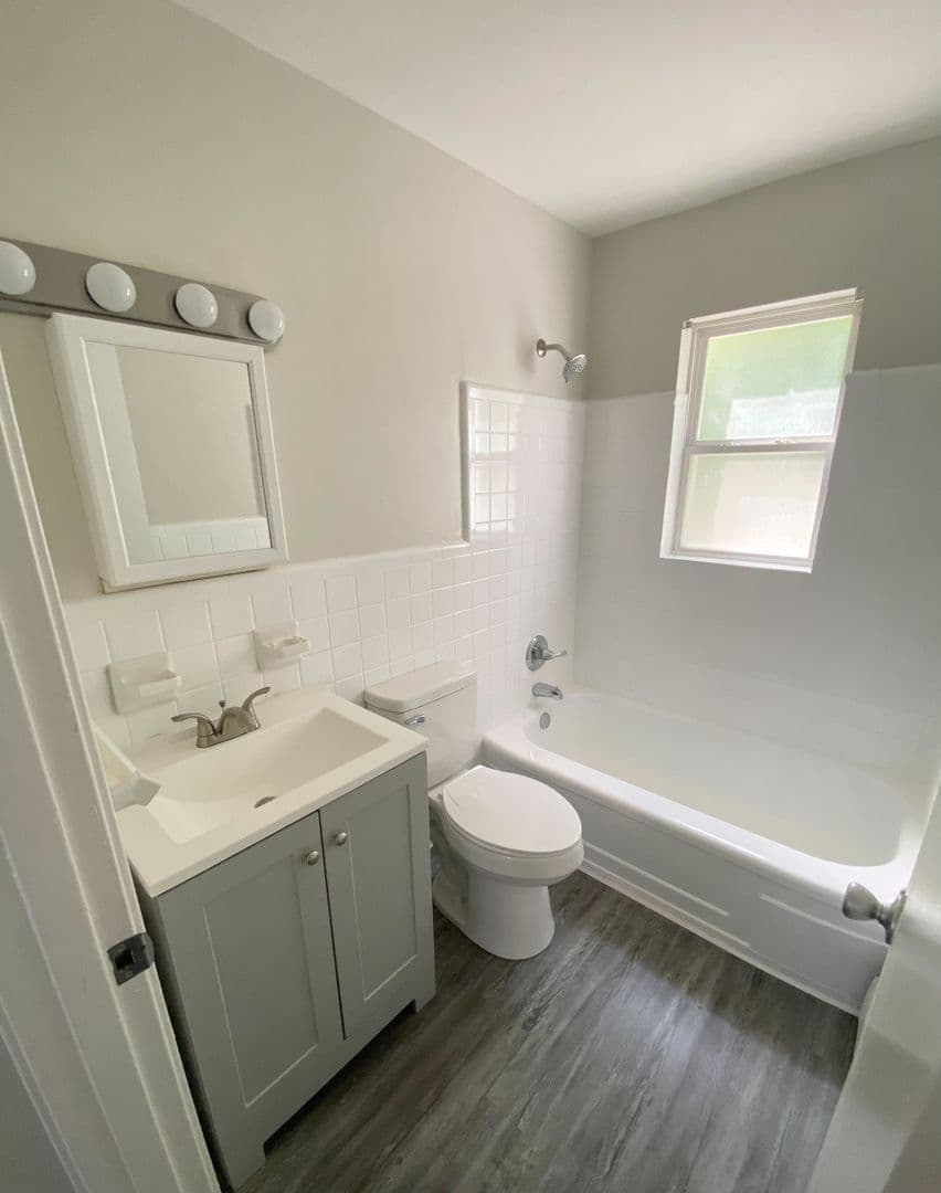 Louisville Apartment: 1403 Nightingale Rd