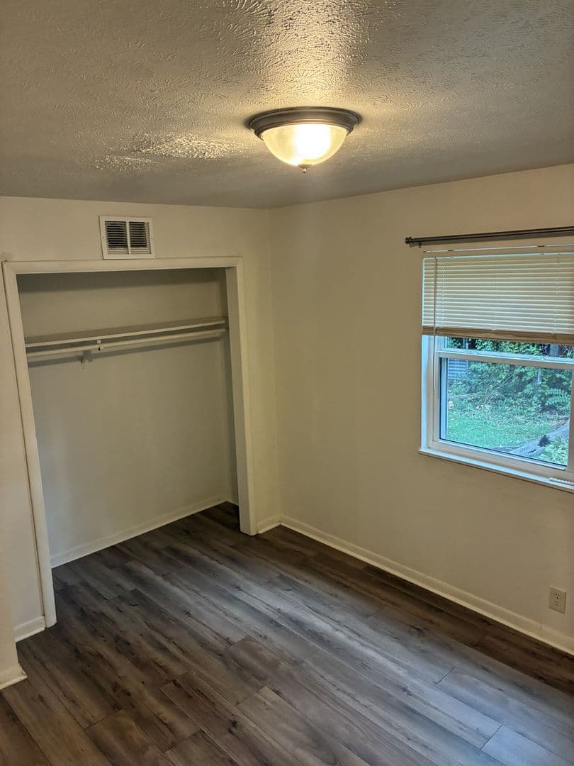 Louisville Apartment: 4115 Pinecroft Drive