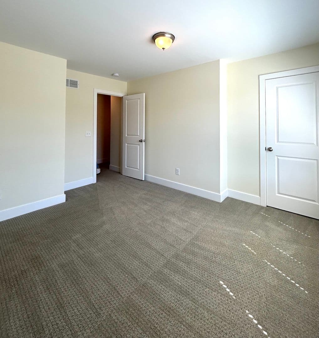 Richmond Apartment: 2005 Willow Dr