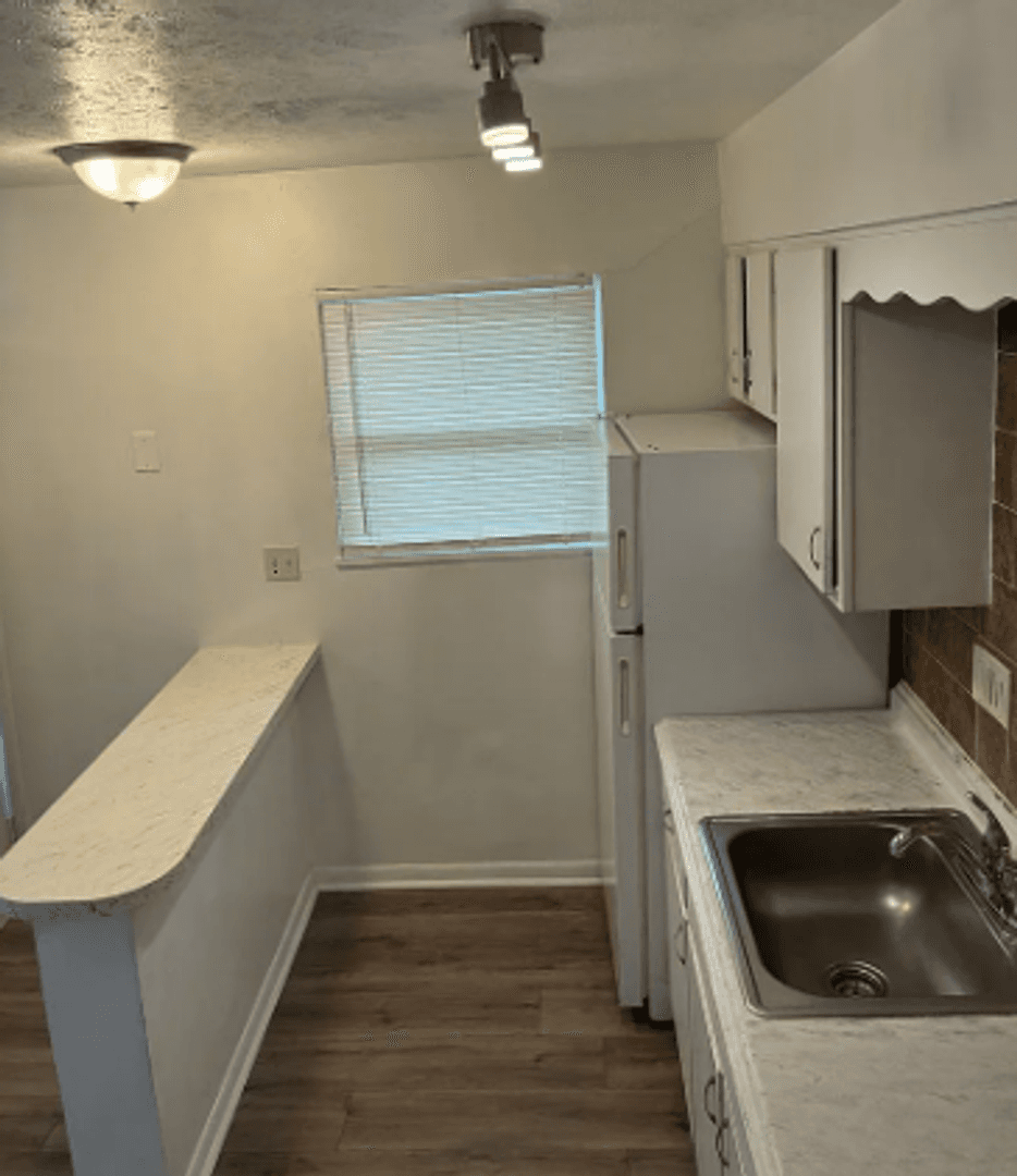 Louisville Apartment: 4115 Pinecroft Drive