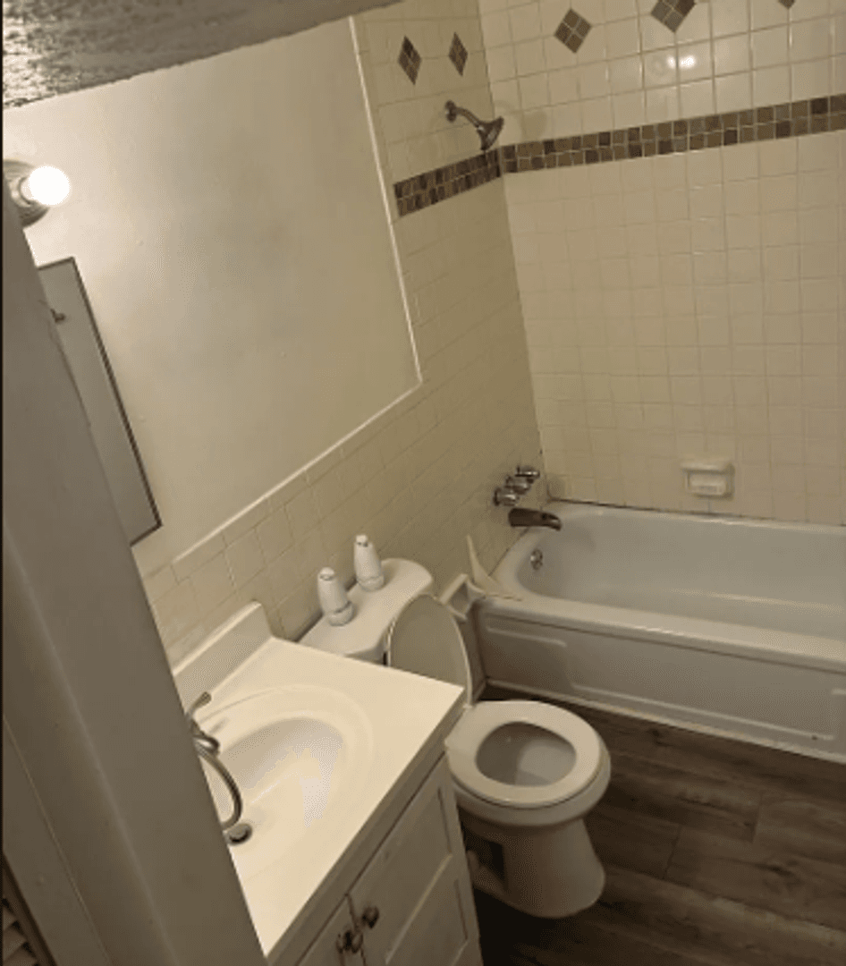 Louisville Apartment: 4115 Pinecroft Drive
