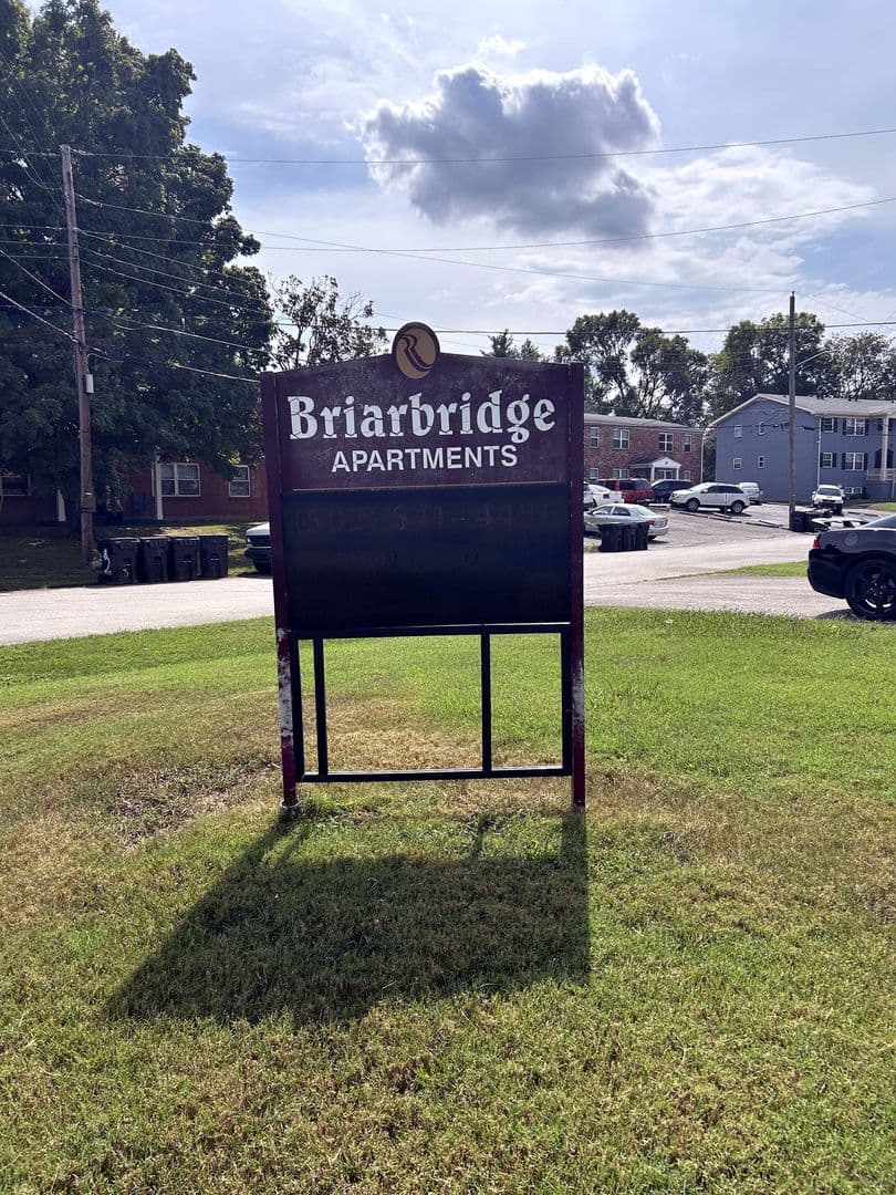 Lousiville Apartment: 3716 Briarbridge lane