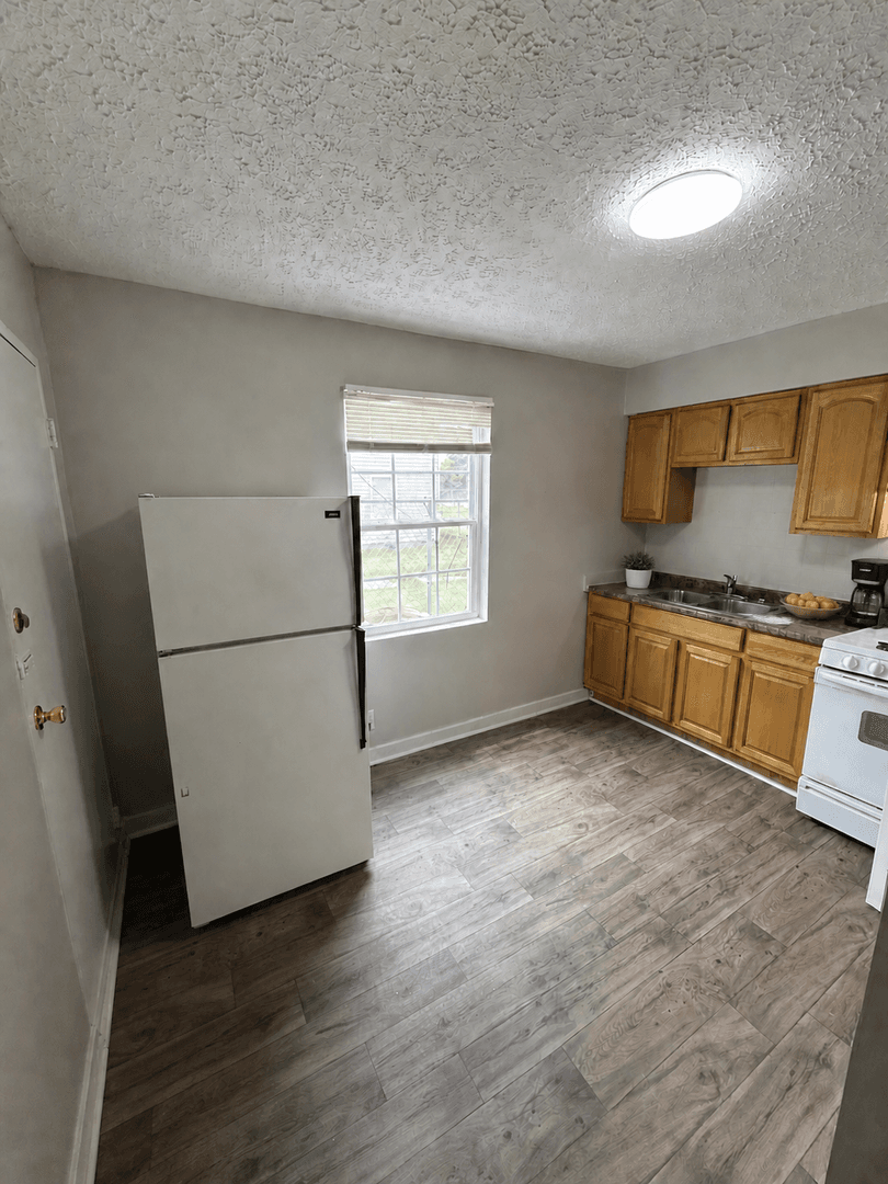 Lousiville Apartment: 3604 Manslick rd