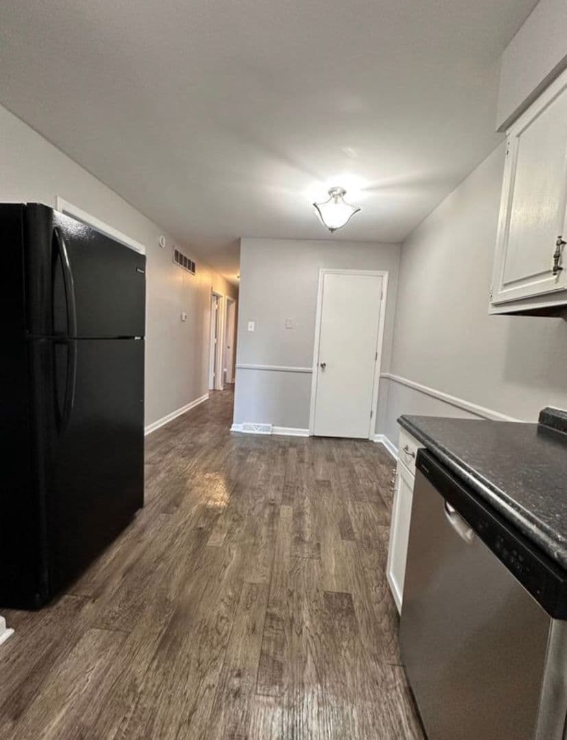 Versailles Apartment: 147 Dan Drive