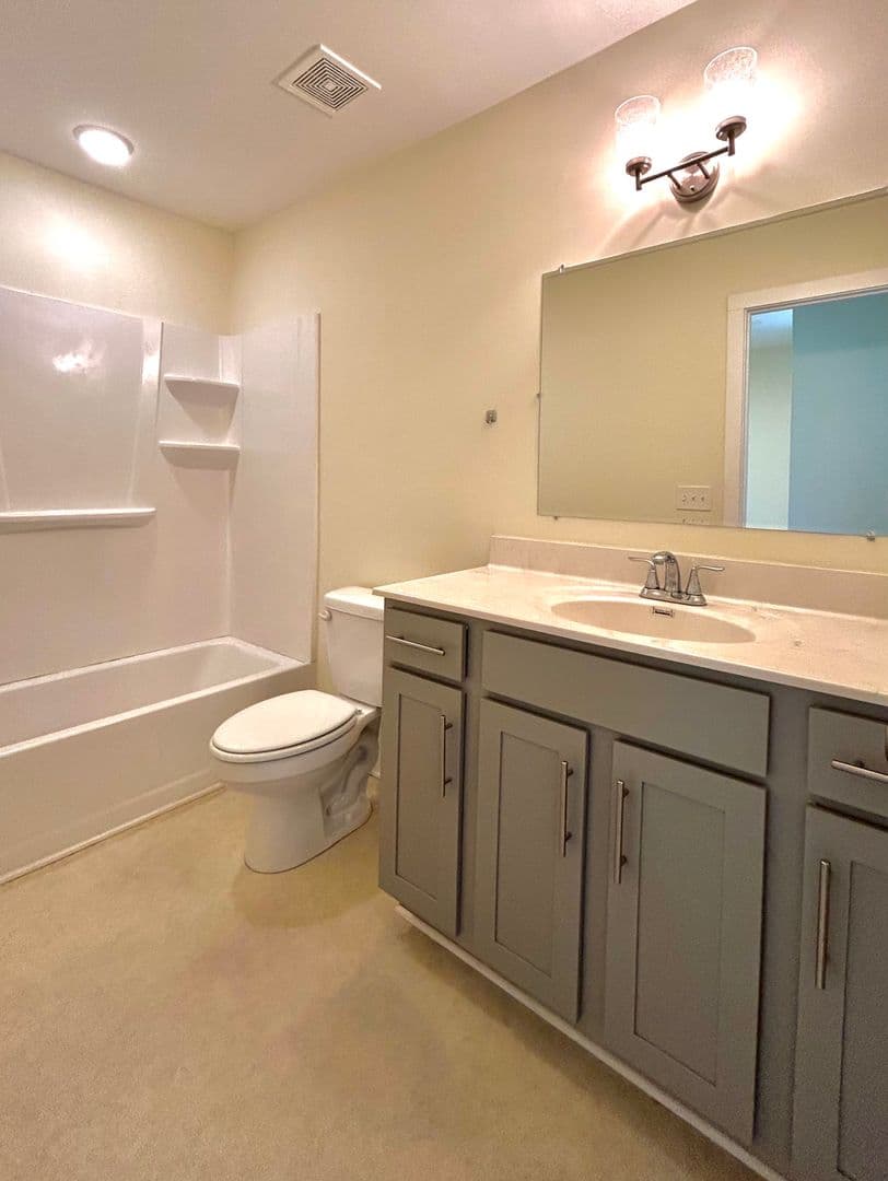 Richmond Apartment: 2005 Willow Dr