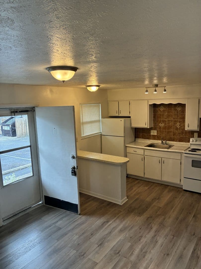 Louisville Apartment: 4115 Pinecroft Drive