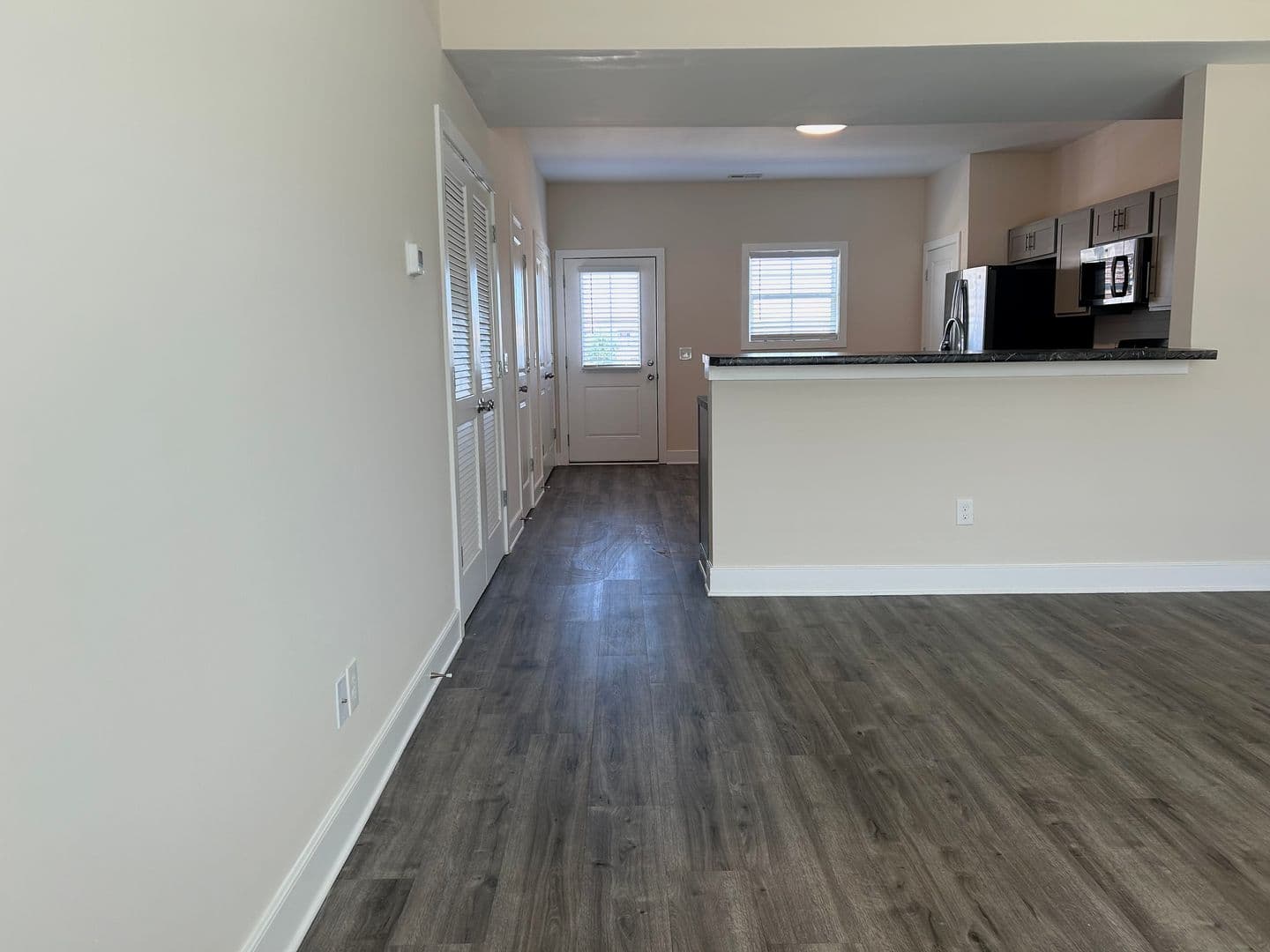 Richmond Apartment: 2001 Willow Dr