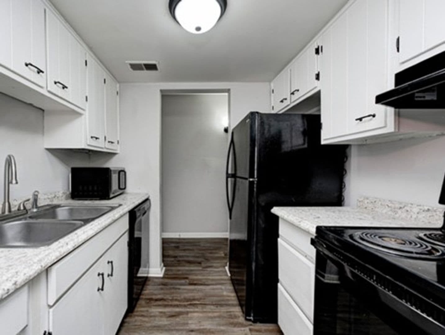 Greenwood Apartment: 622 Wooddale Terrace