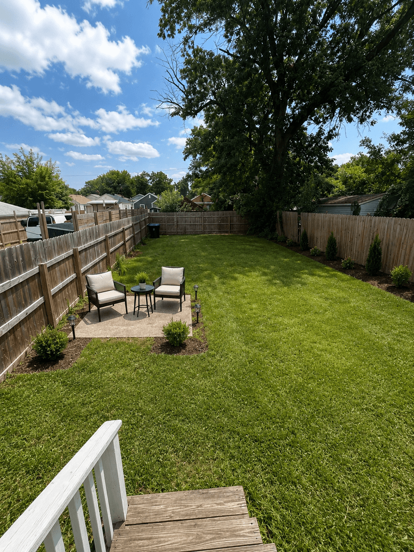 Louisville House: 3723 Center St