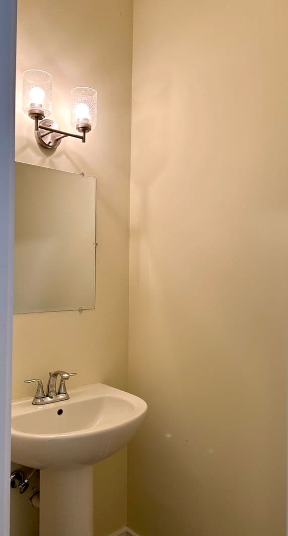 Richmond Apartment: 2005 Willow Dr
