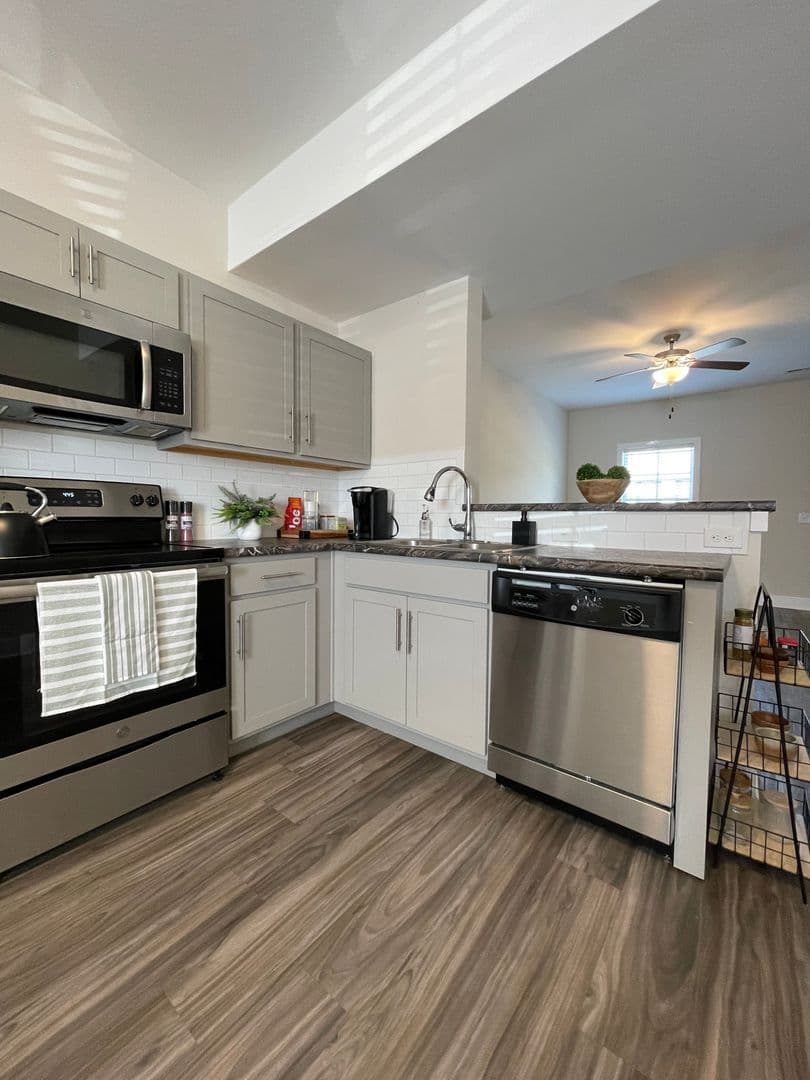 Richmond Apartment: 2025 Willow Dr