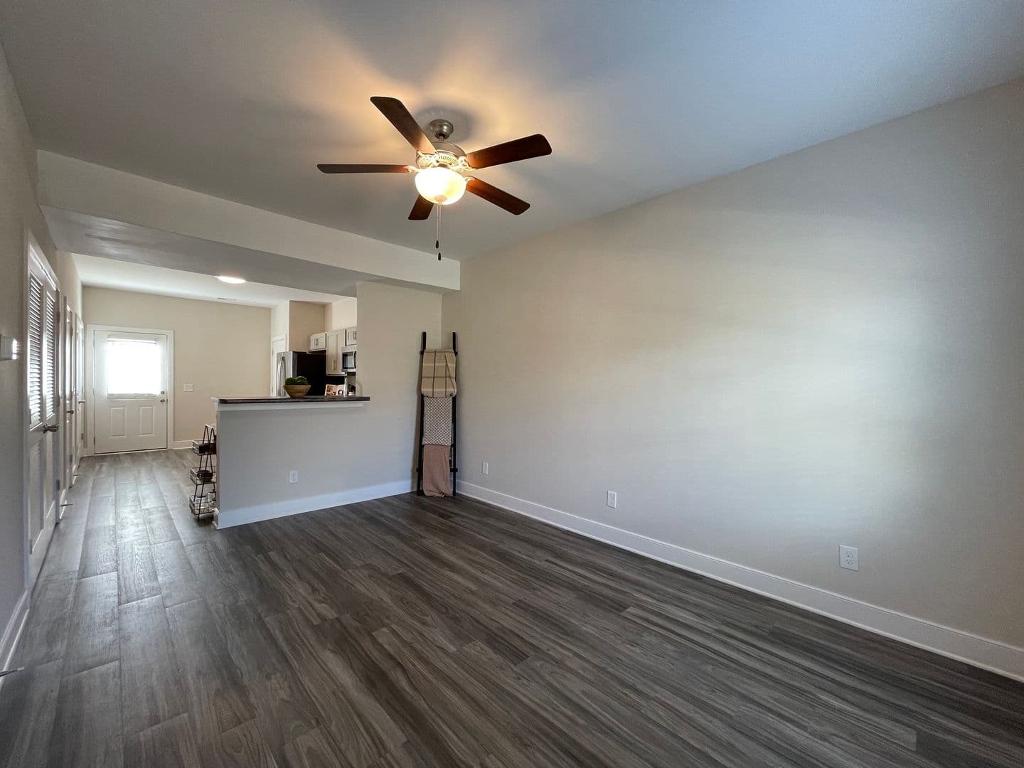 Richmond Apartment: 2001 Willow Dr