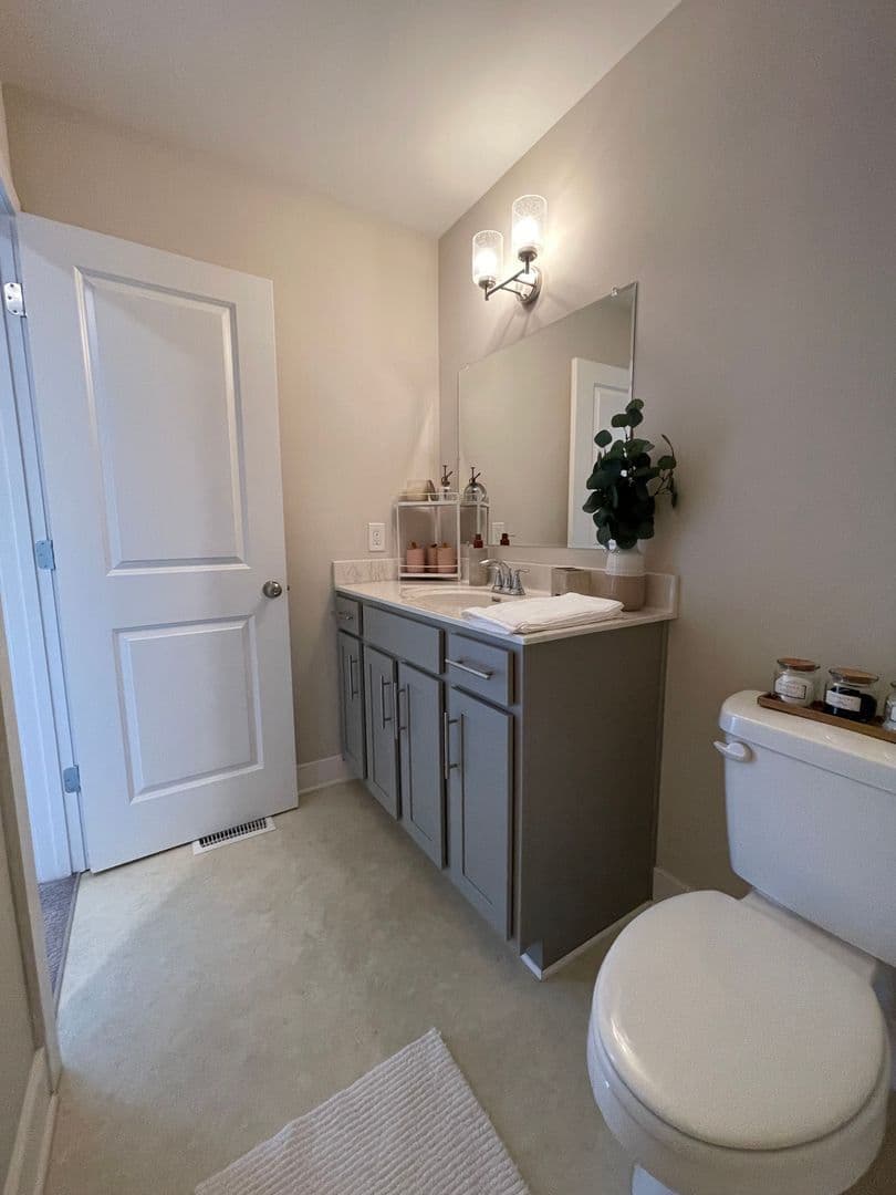 Richmond Apartment: 2025 Willow Dr