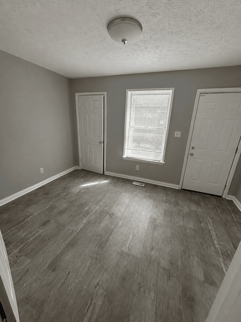 Louisville House: 433 N 25th St