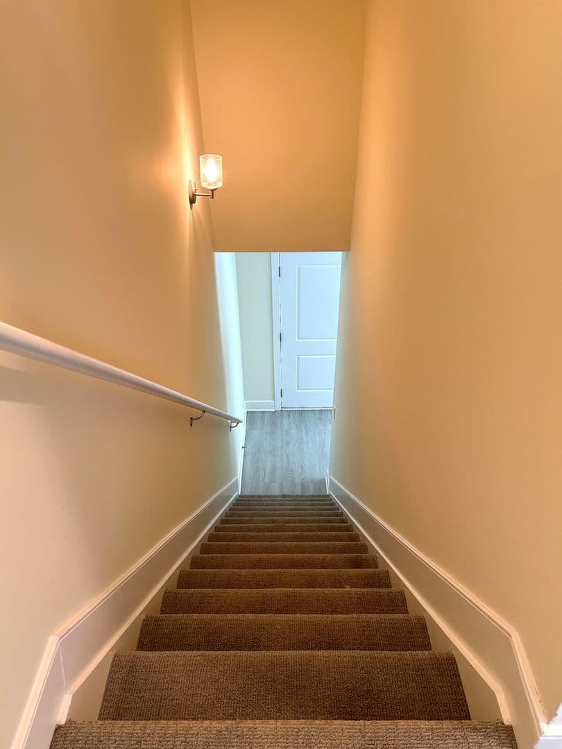 Richmond Apartment: 2025 Willow Dr