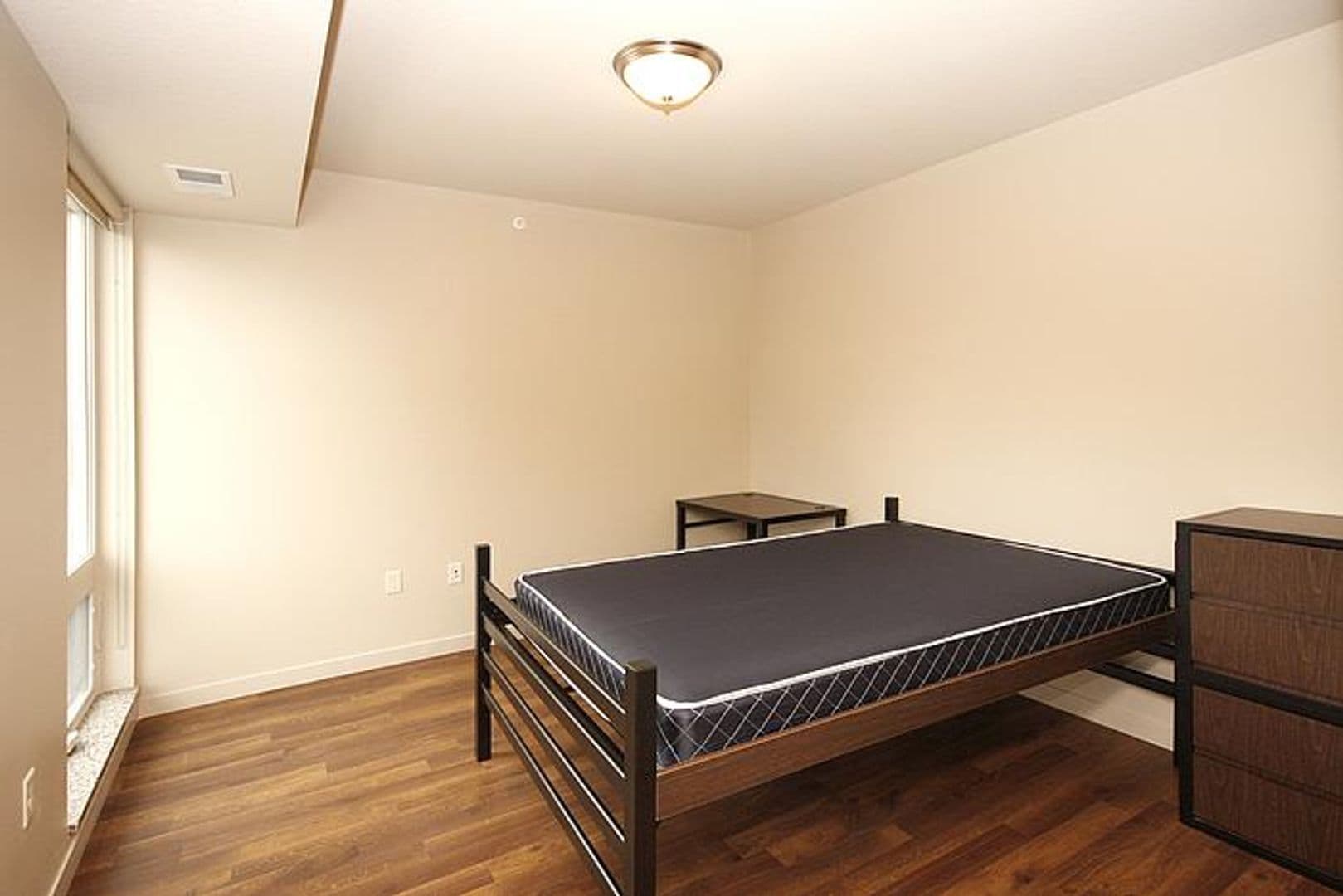 Minneapolis Apartment: 711 4th St SE